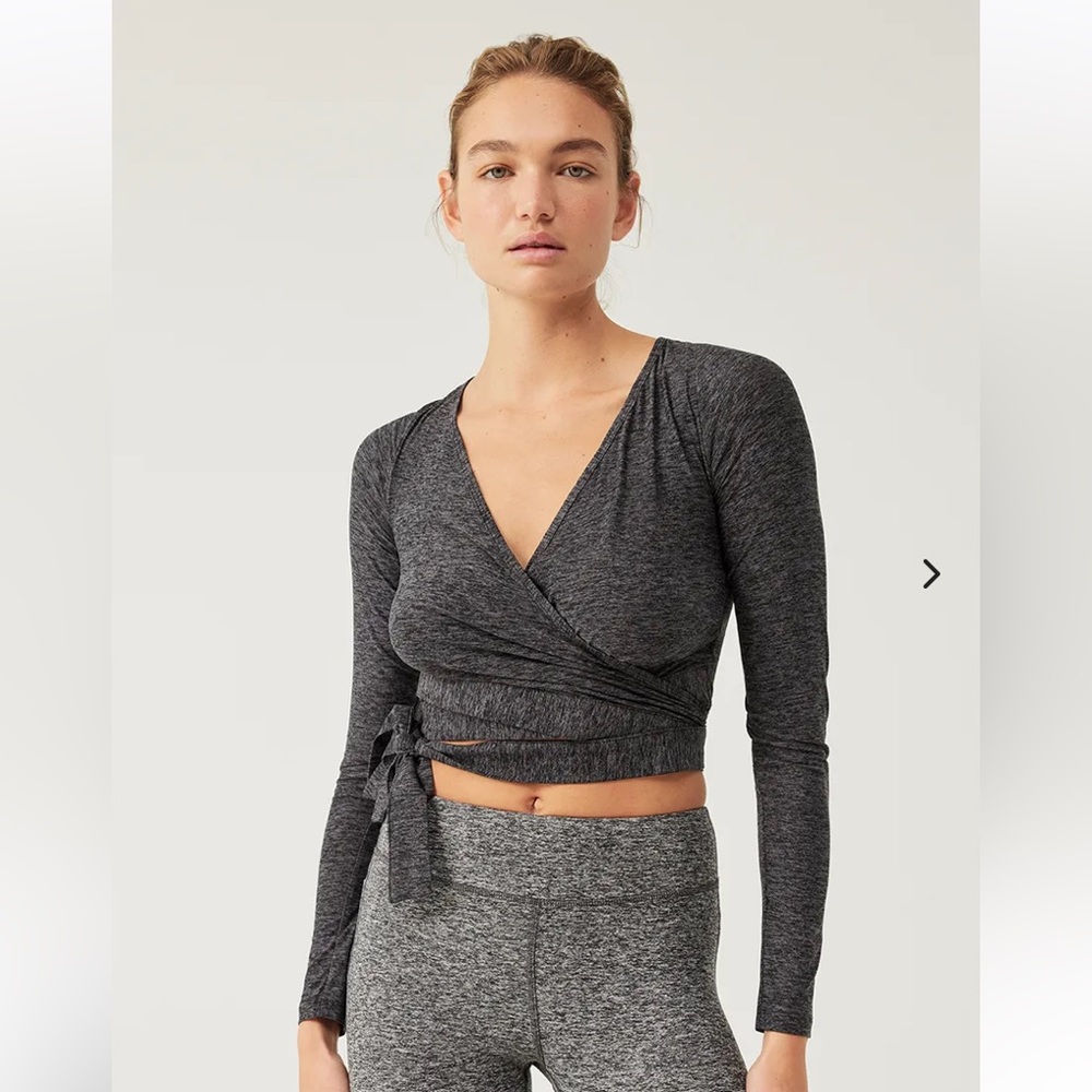OUTDOOR VOICES cloud knit long sleeve wrap top 🖤